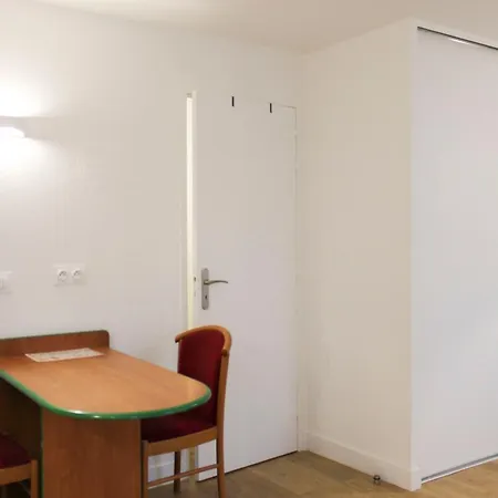 Charming Bright In The Heart Of * Paris